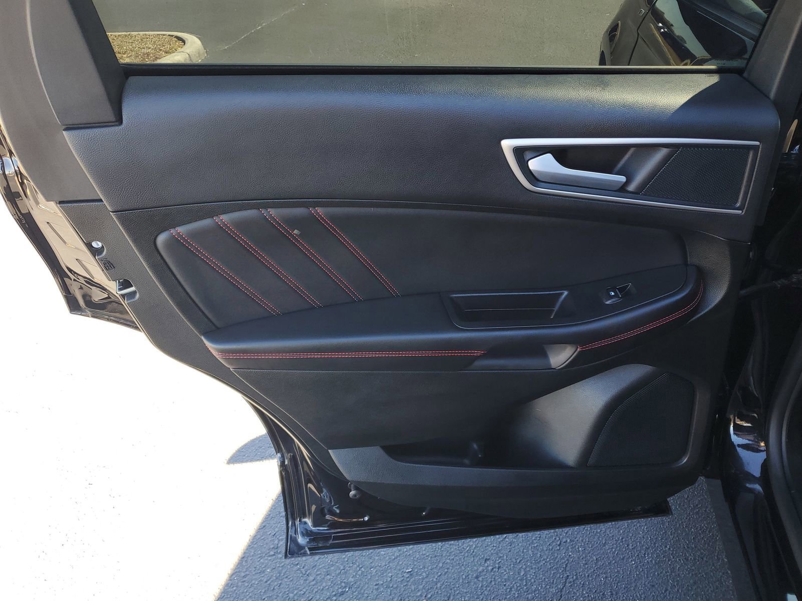 Certified 2024 Ford Edge ST-Line image 9