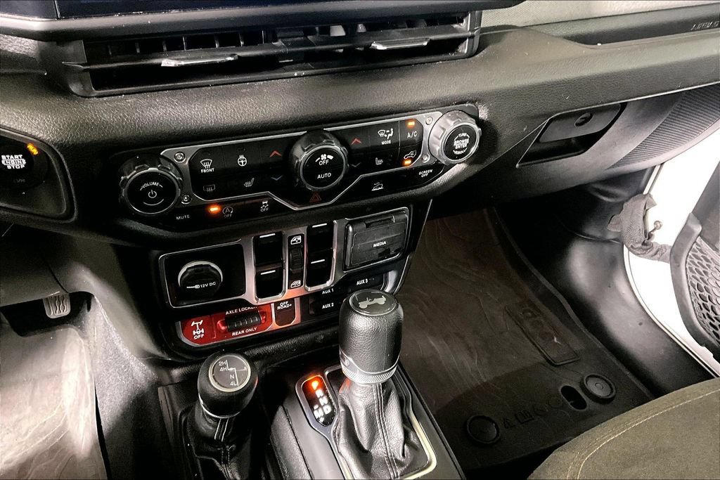 Used 2025 Jeep Wrangler Unlimited Sport AWD/4WD image 25
