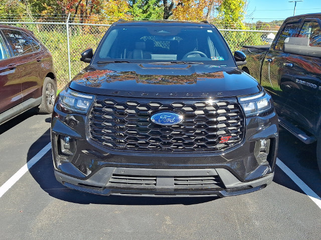 Certified 2025 Ford Explorer ST AWD/4WD image 3