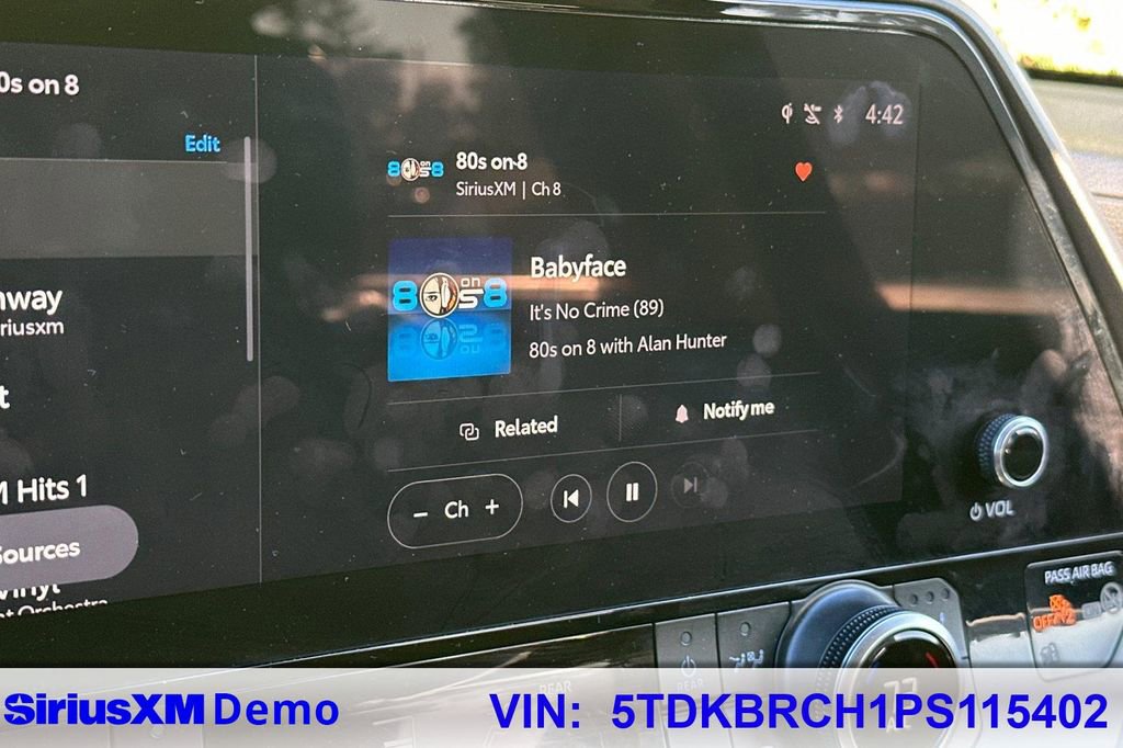 Used 2023 Toyota Highlander XLE AWD/4WD image 24