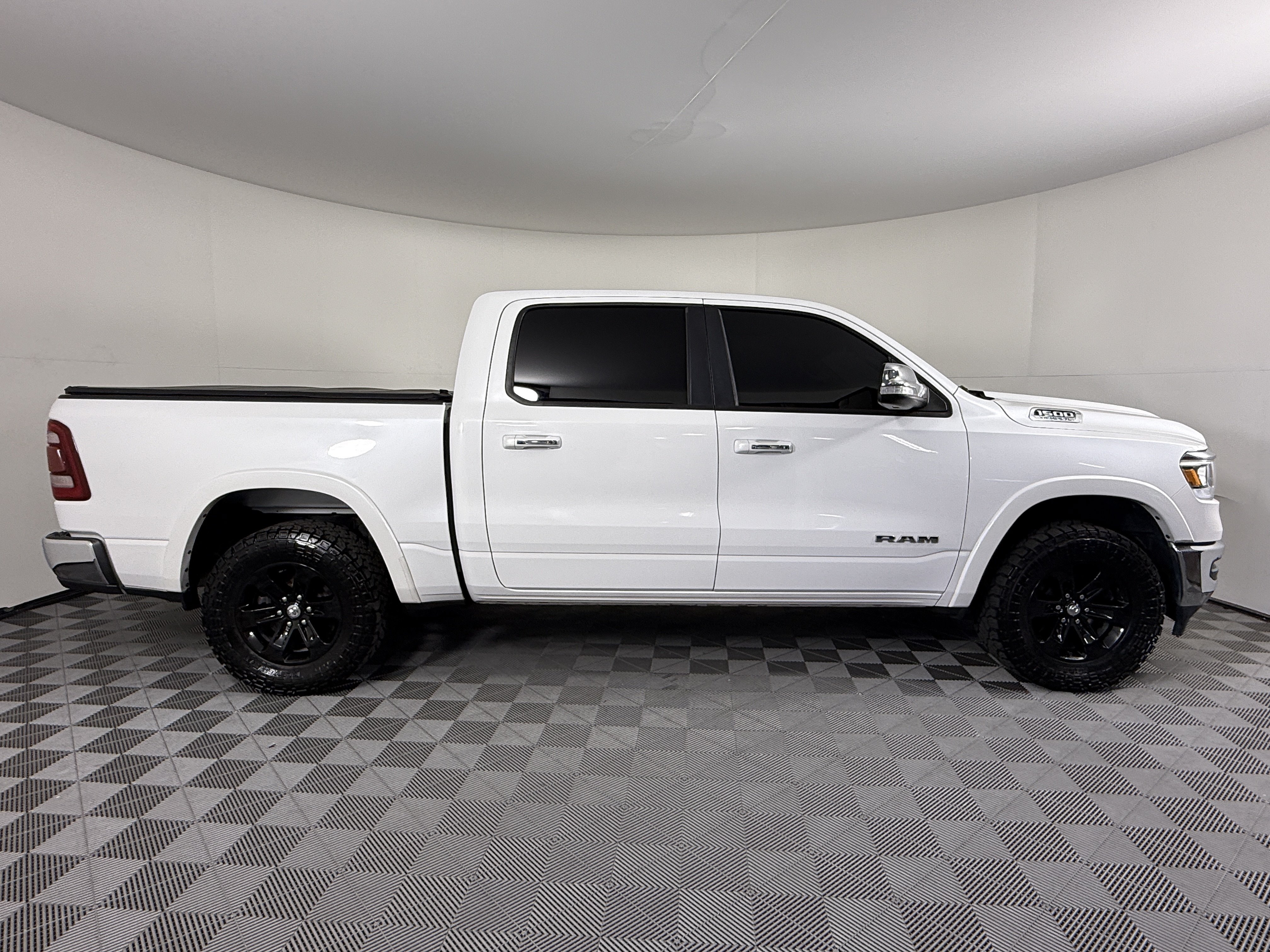 Used 2020 RAM 1500 Laramie RWD image 2