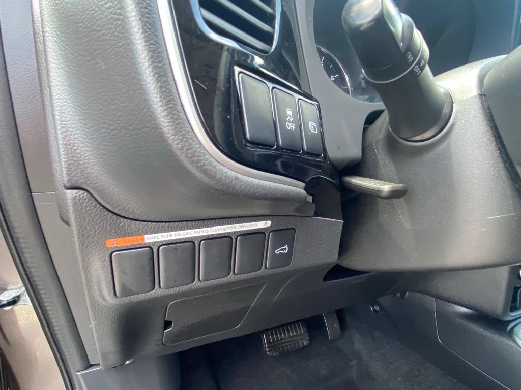 Used 2018 Mitsubishi Outlander SE FWD image 12