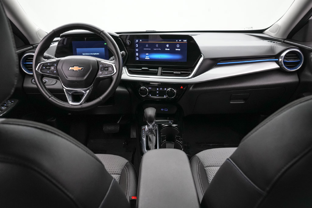 Used 2025 Chevrolet Trax LT w/ LT Convenience Package FWD image 14