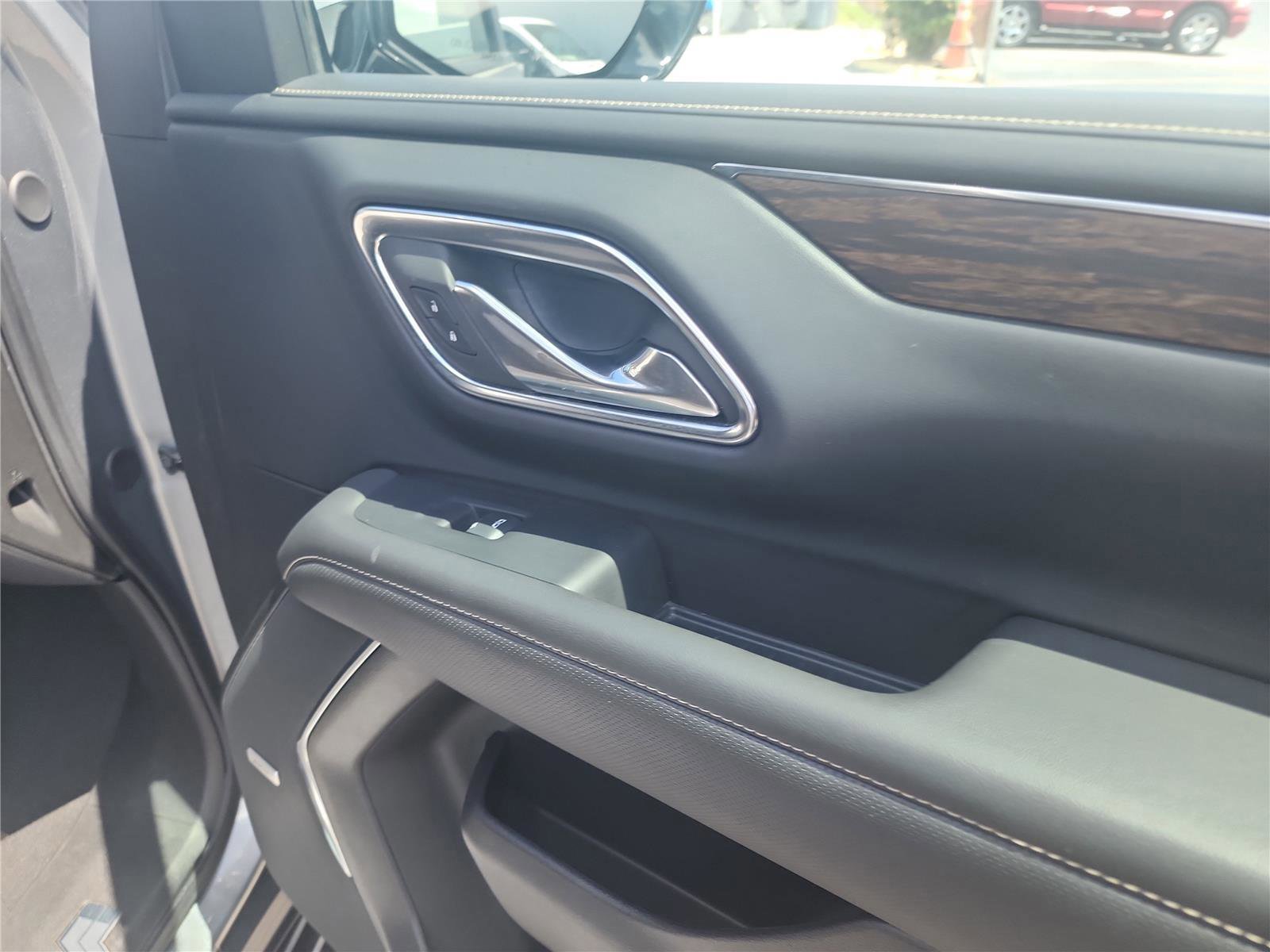 Used 2023 Chevrolet Suburban Premier image 30