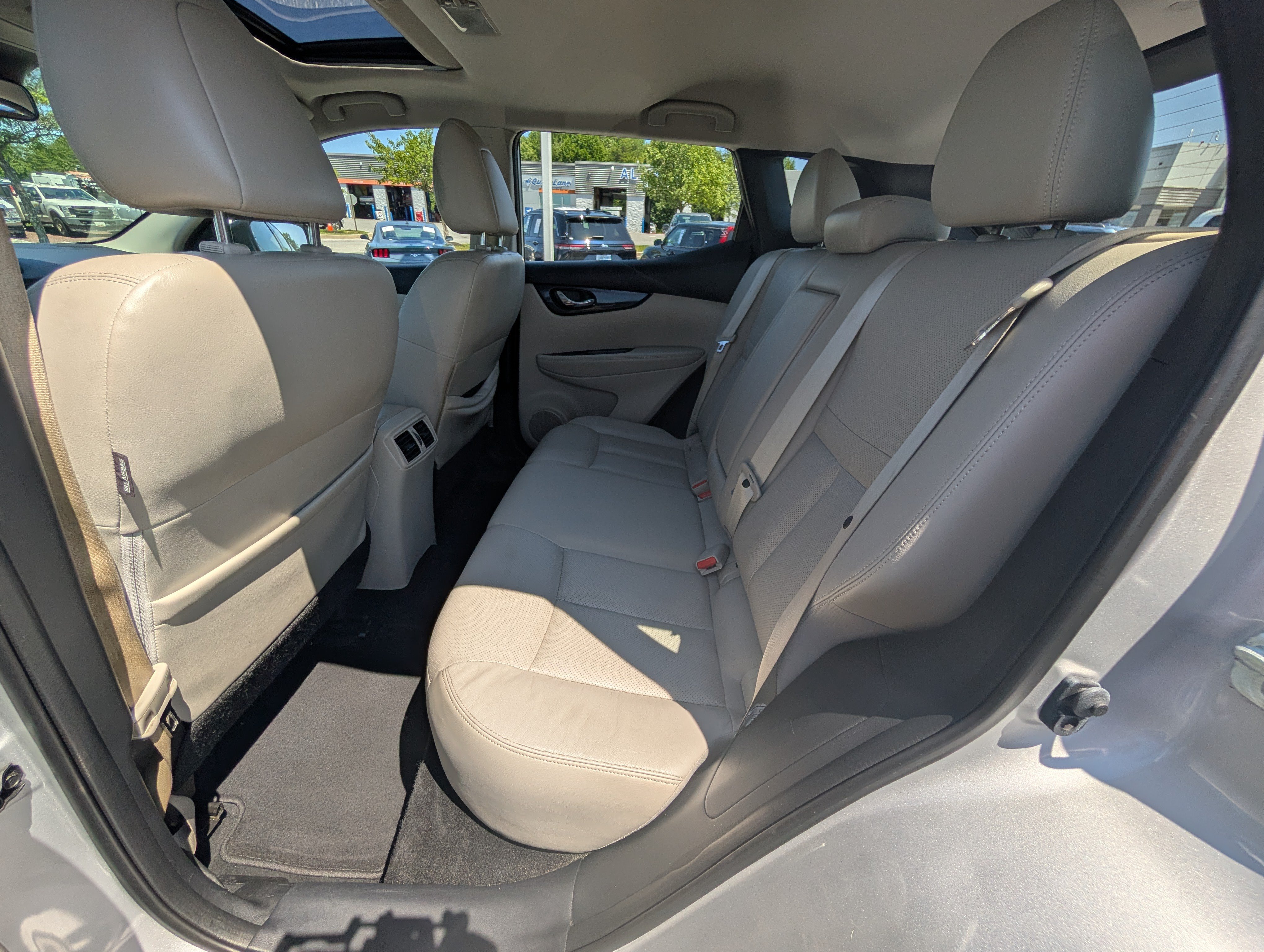 Used 2018 Nissan Rogue Sport SL w/ SL Premium Package FWD image 13