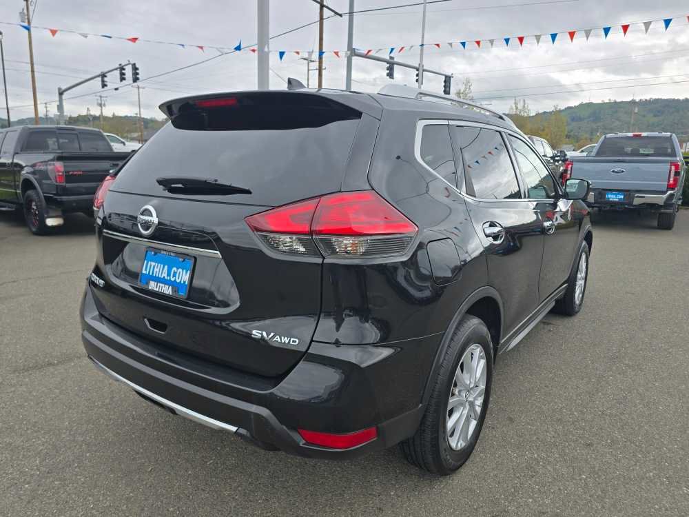Used 2017 Nissan Rogue SV w/ SV Premium Package image 5