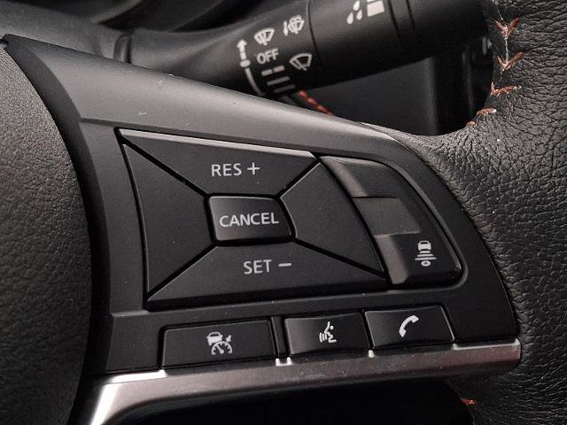 Used 2023 Nissan Versa SR w/ Trunk Package image 21