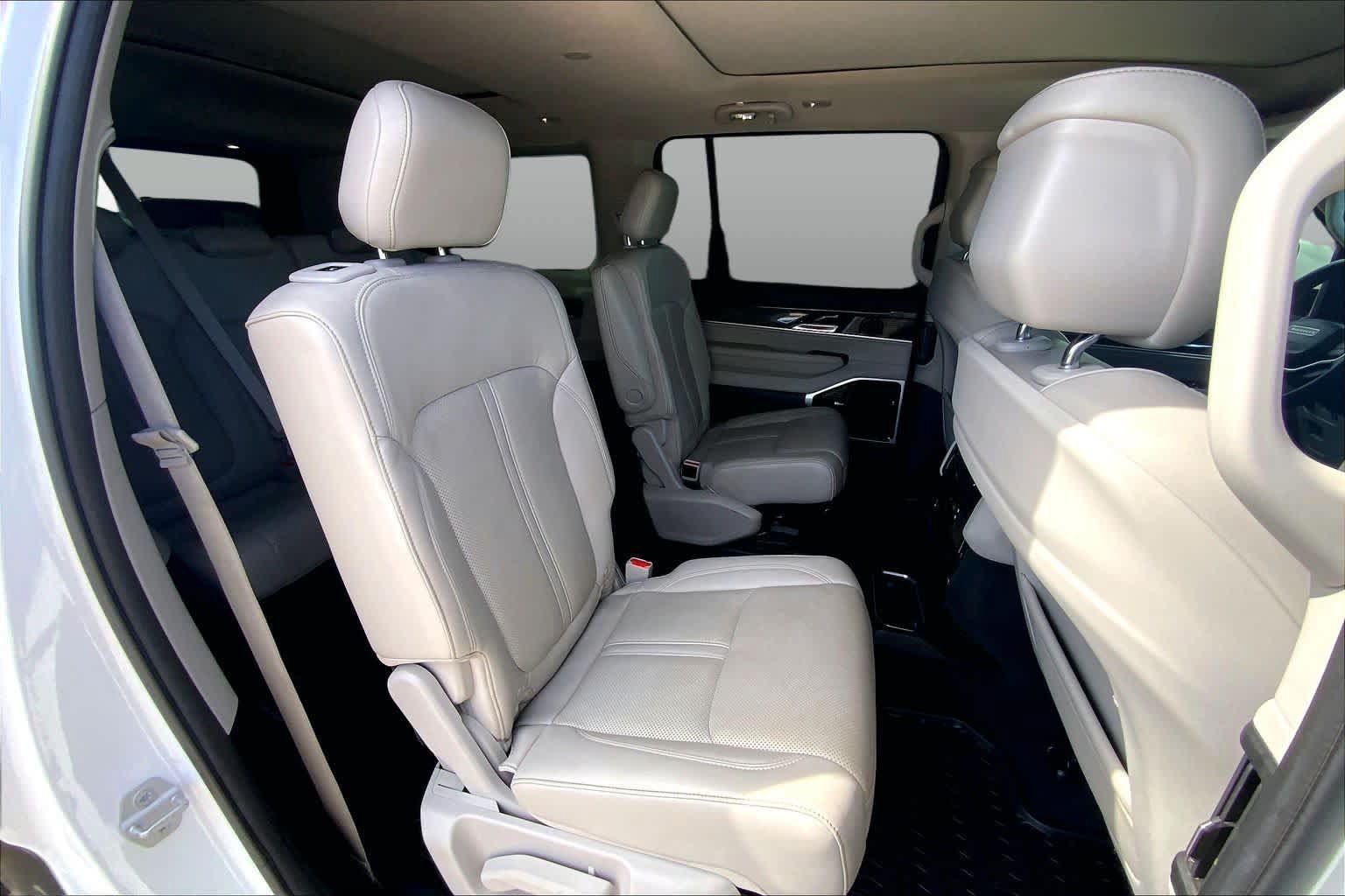 Used 2022 Jeep Wagoneer Series III w/ Premium Group I RWD image 20