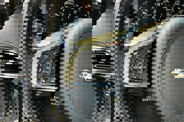 Used 2018 Jaguar XE S image 17