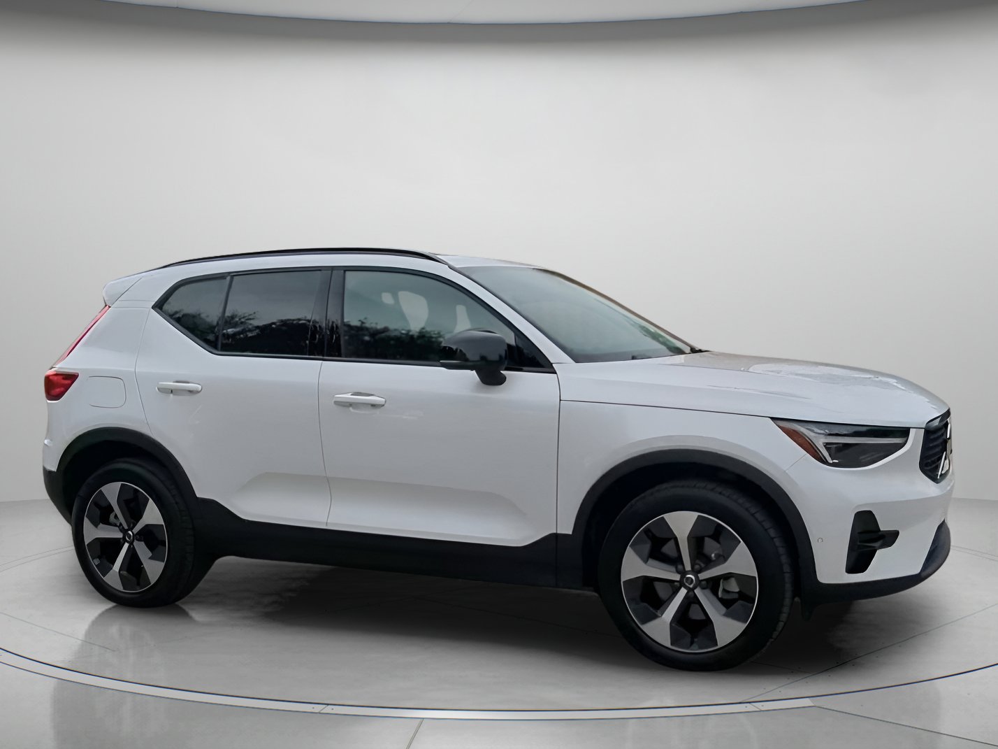 Used 2026 Volvo XC40 B5 Plus AWD/4WD image 35