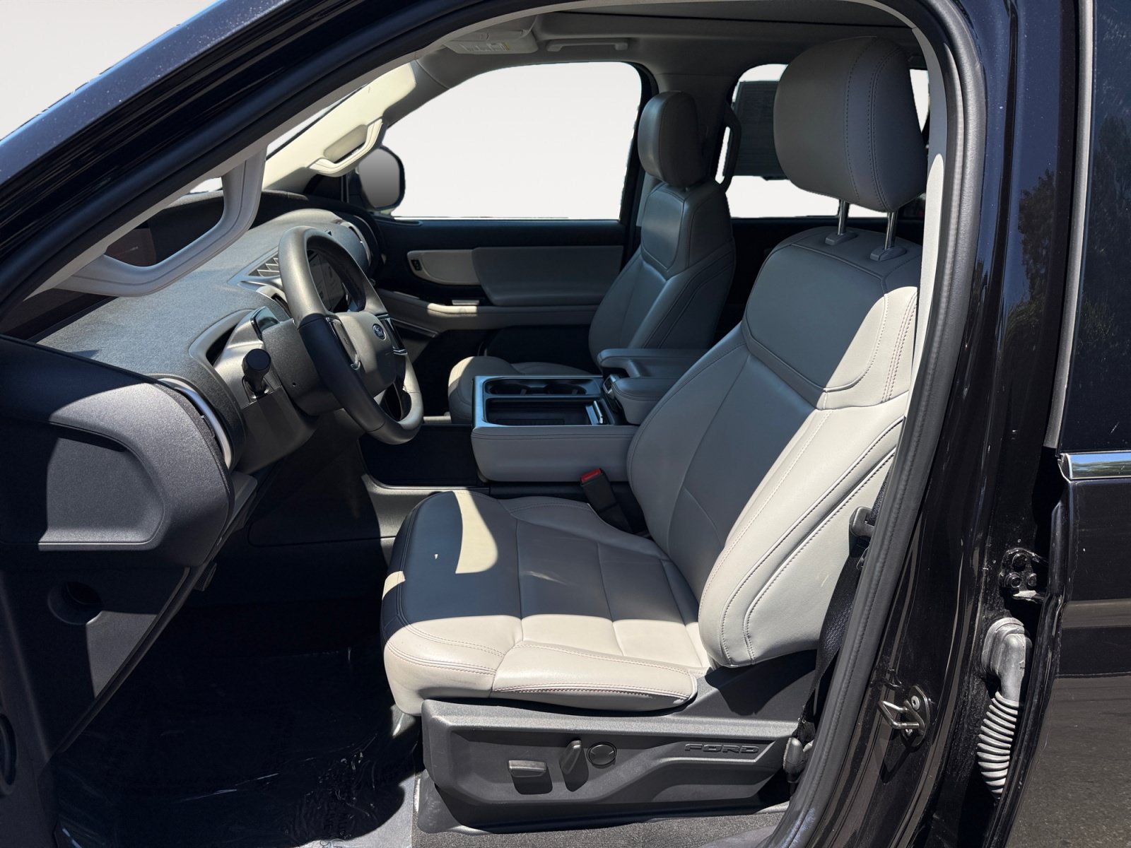 Certified 2025 Ford Expedition Active AWD/4WD image 10