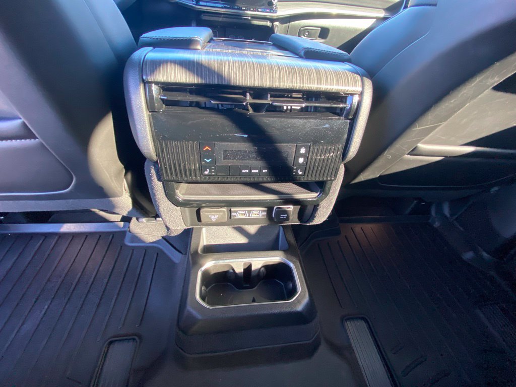 Used 2024 Jeep Wagoneer Series II w/ Convenience Group I AWD/4WD image 28