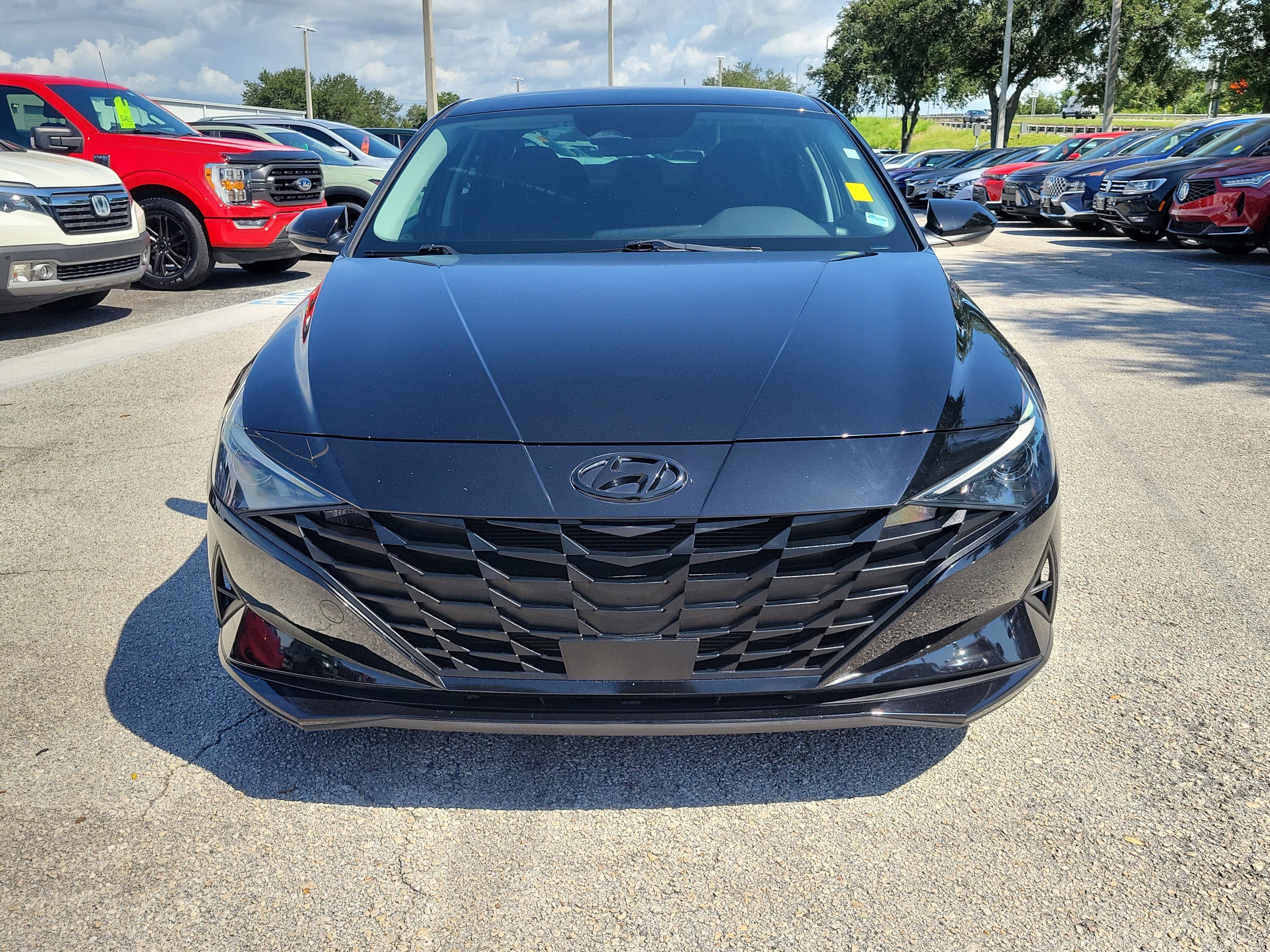 Used 2023 Hyundai Elantra SEL w/ Convenience Package FWD video 2