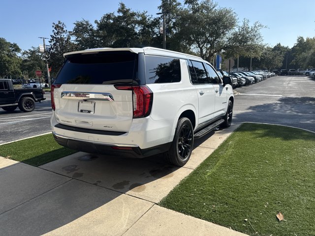 Used 2022 GMC Yukon XL SLT w/ SLT Premium Package AWD/4WD image 4