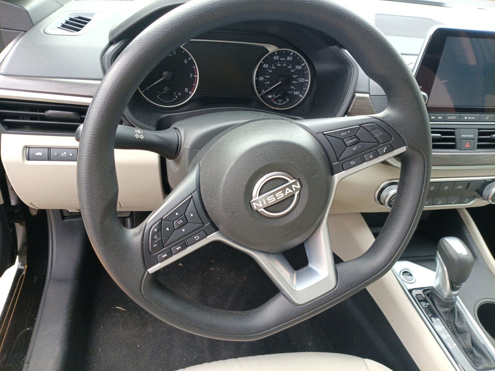 Used 2025 Nissan Altima 2.5 SV FWD image 9