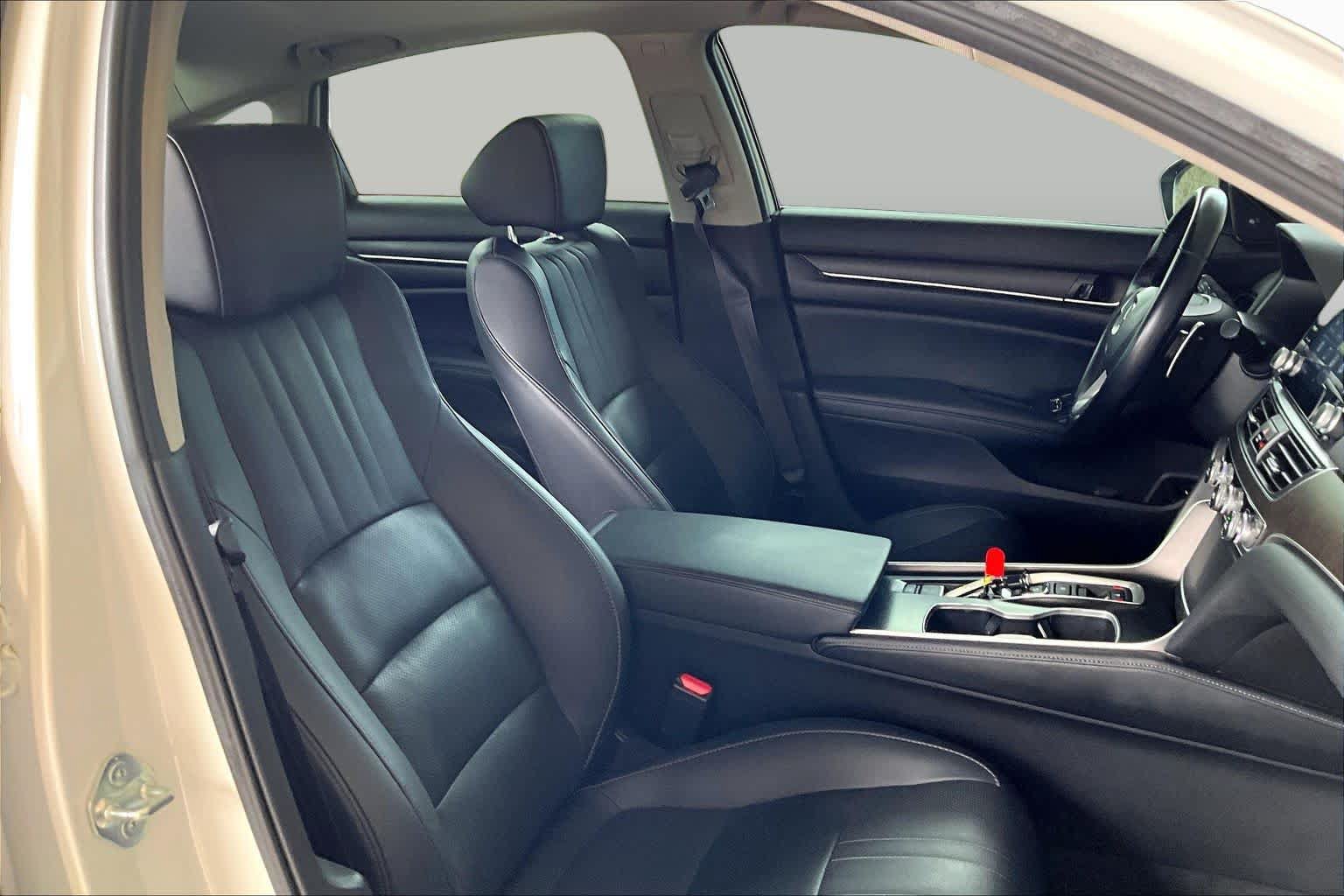 Used 2021 Honda Accord Touring image 9