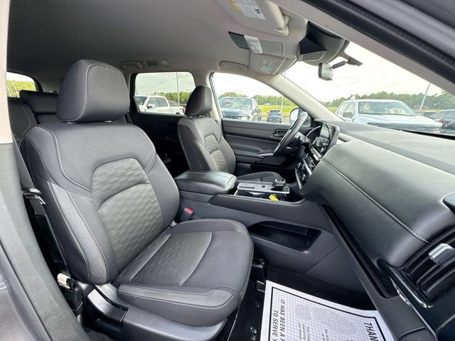 Used 2024 Nissan Pathfinder SV FWD image 24