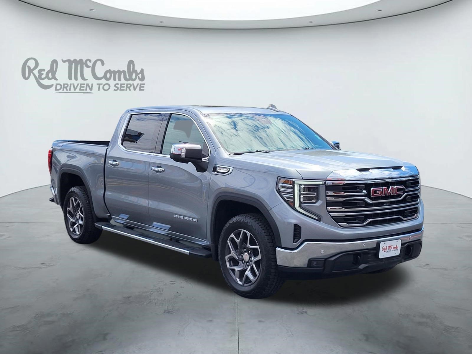 Used 2026 GMC Sierra 1500 SLT image 1