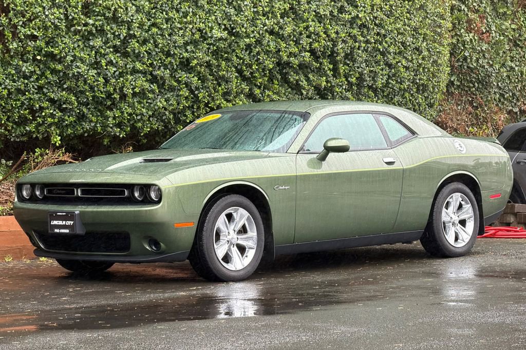Used 2019 Dodge Challenger SXT image 8