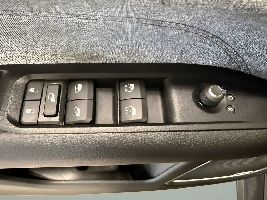 Used 2022 Jeep Compass Latitude w/ Sun and Sound Group AWD/4WD image 19