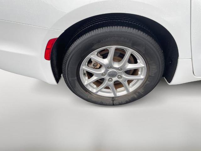 Used 2023 Chrysler Pacifica Touring-L FWD image 10