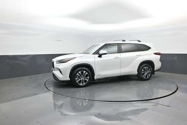 Used 2023 Toyota Highlander XLE AWD/4WD image 4