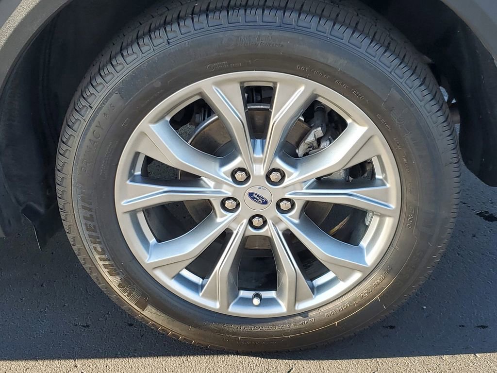 Certified 2024 Ford Explorer XLT w/ Equipment Group 202A image 5