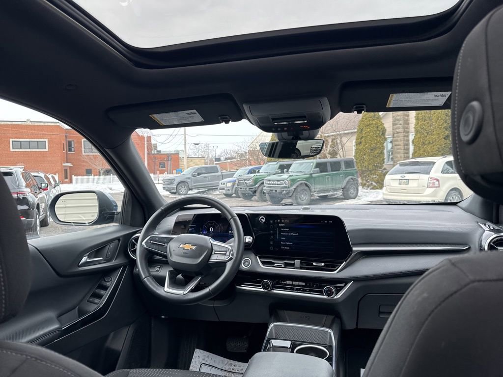 Used 2025 Chevrolet Equinox LT w/ Safety and Technology Package image 35