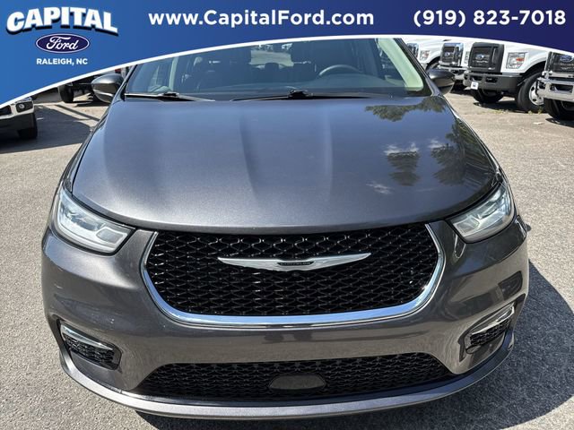 Used 2023 Chrysler Pacifica Touring-L FWD image 10
