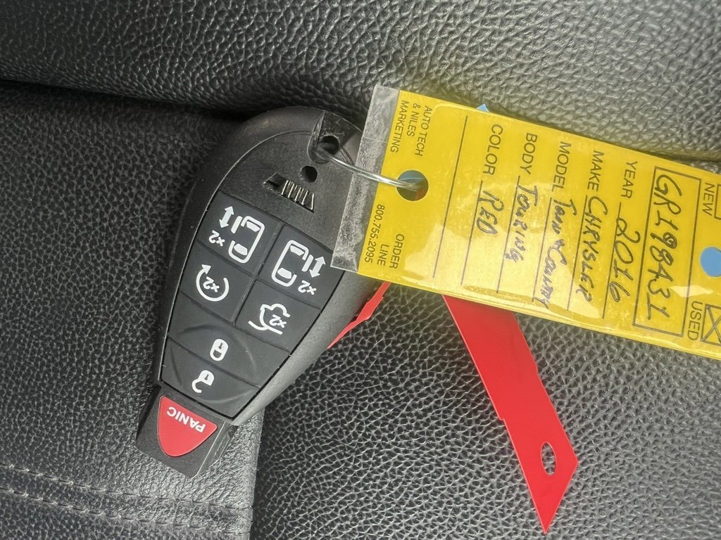 Used 2016 Chrysler Town & Country Touring image 42