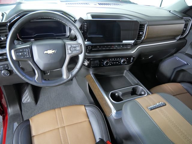 Used 2025 Chevrolet Silverado 3500 High Country w/ Technology Package AWD/4WD image 2