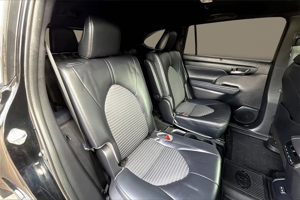 Used 2022 Toyota Highlander XSE image 27