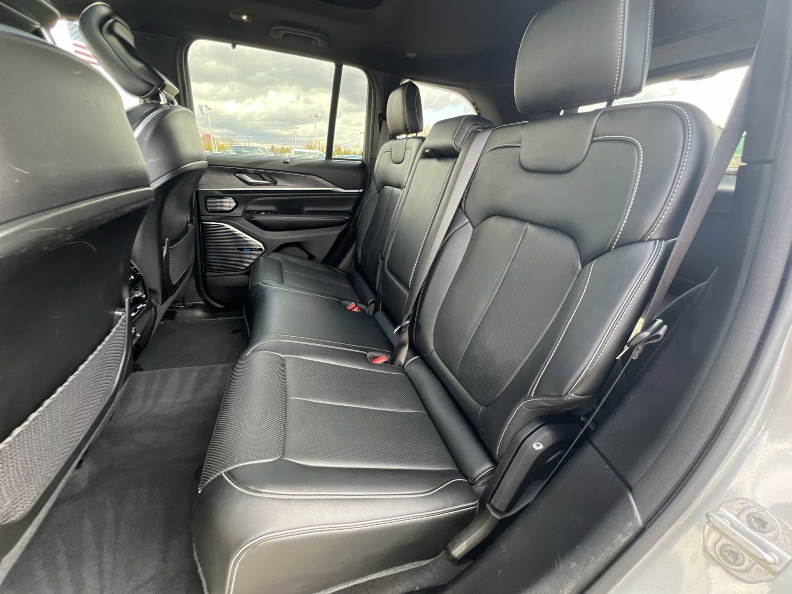 Used 2023 Jeep Grand Cherokee Overland w/ Adv Protech Group III image 25