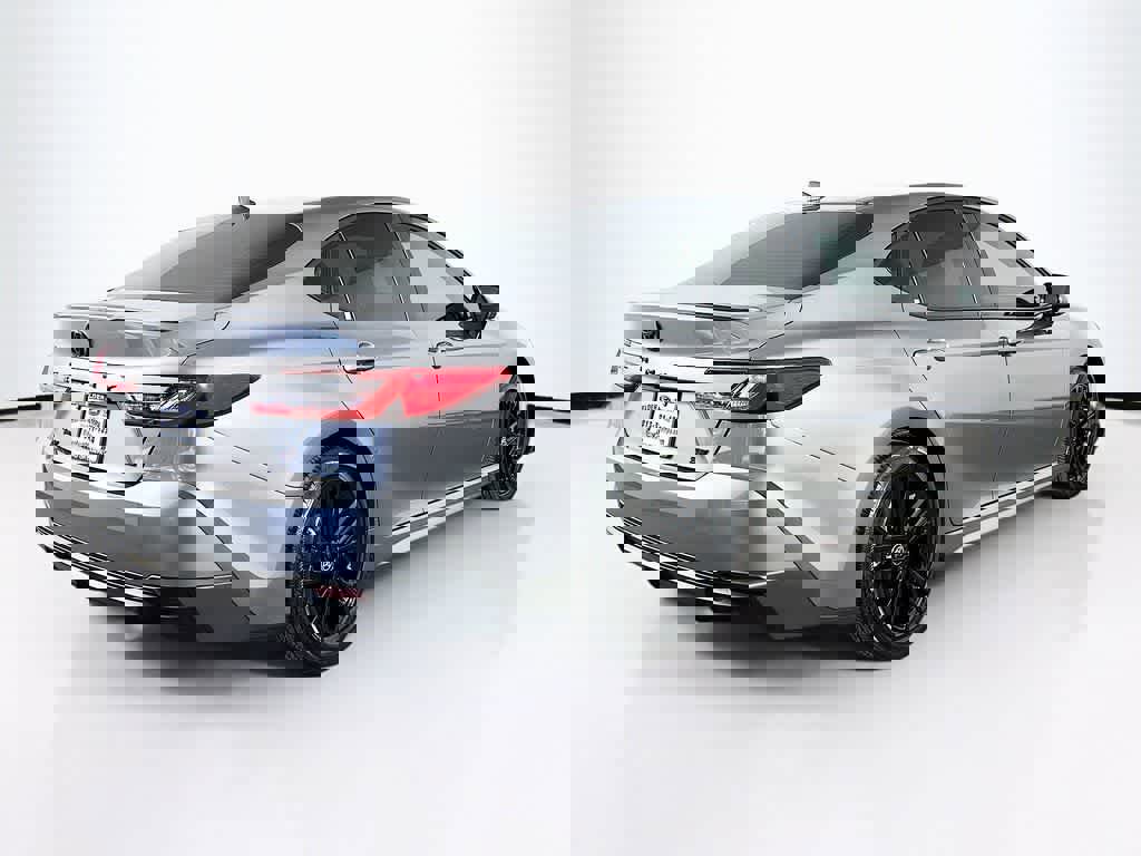 Used 2025 Toyota Camry SE image 25