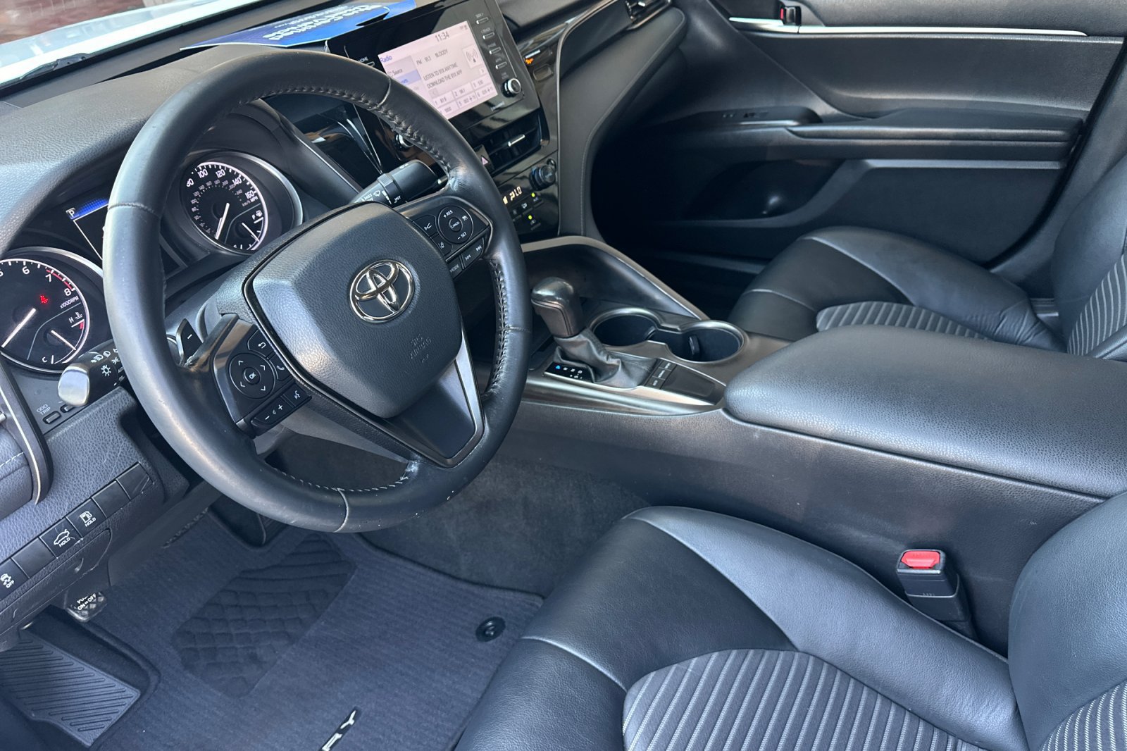 Used 2022 Toyota Camry SE w/ Carpet Mat Package (TMS) FWD image 9