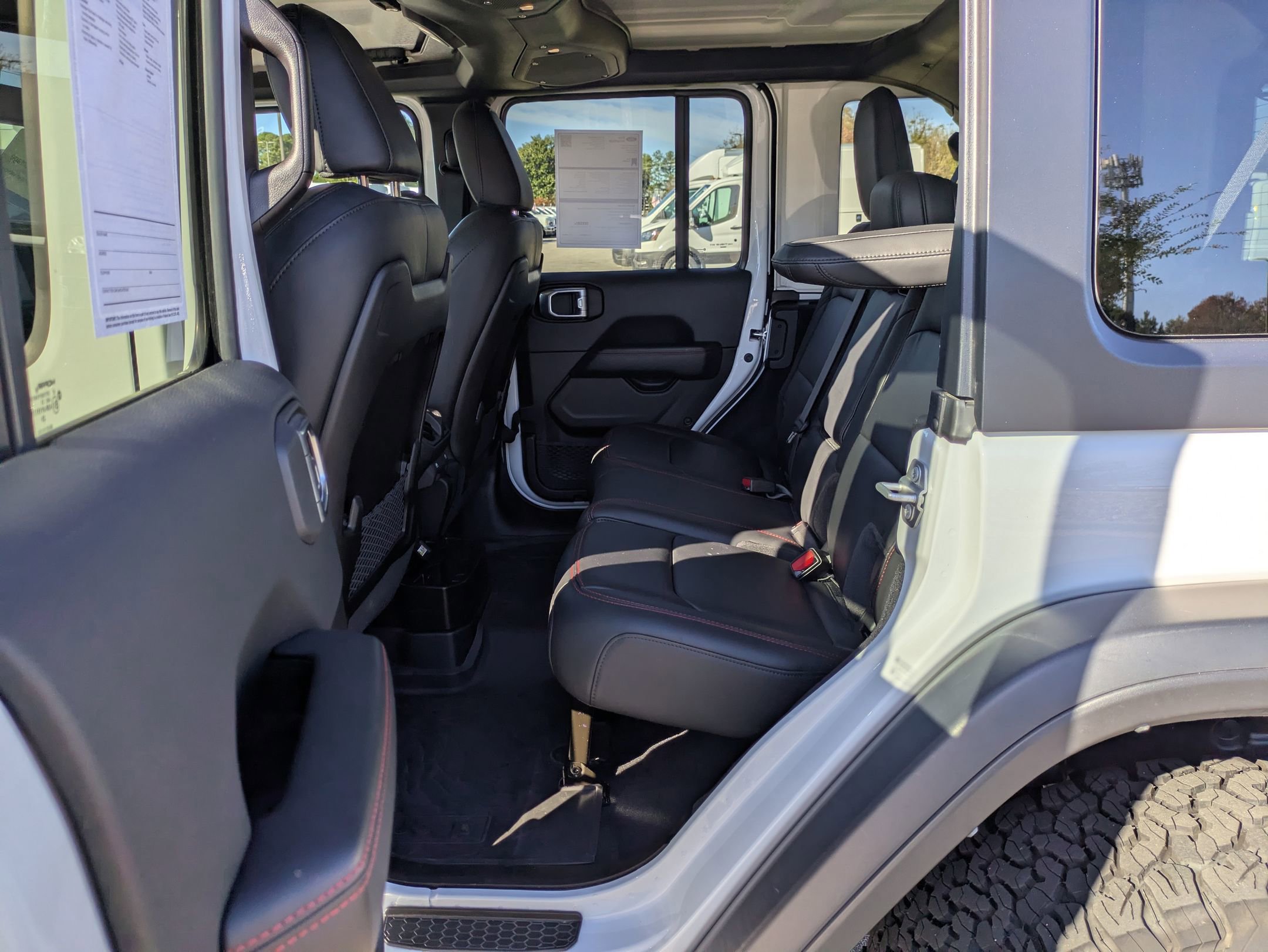 Used 2024 Jeep Wrangler Unlimited Rubicon w/ Capability Package image 30