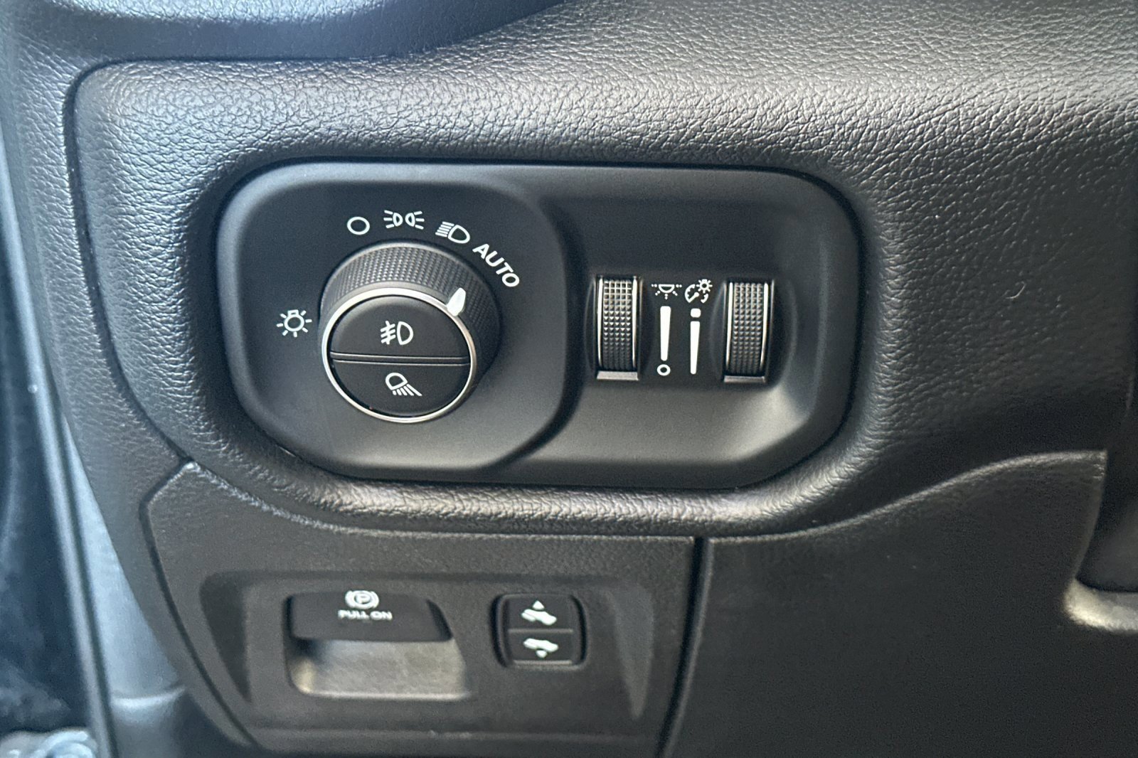 Used 2020 RAM 1500 Laramie image 30