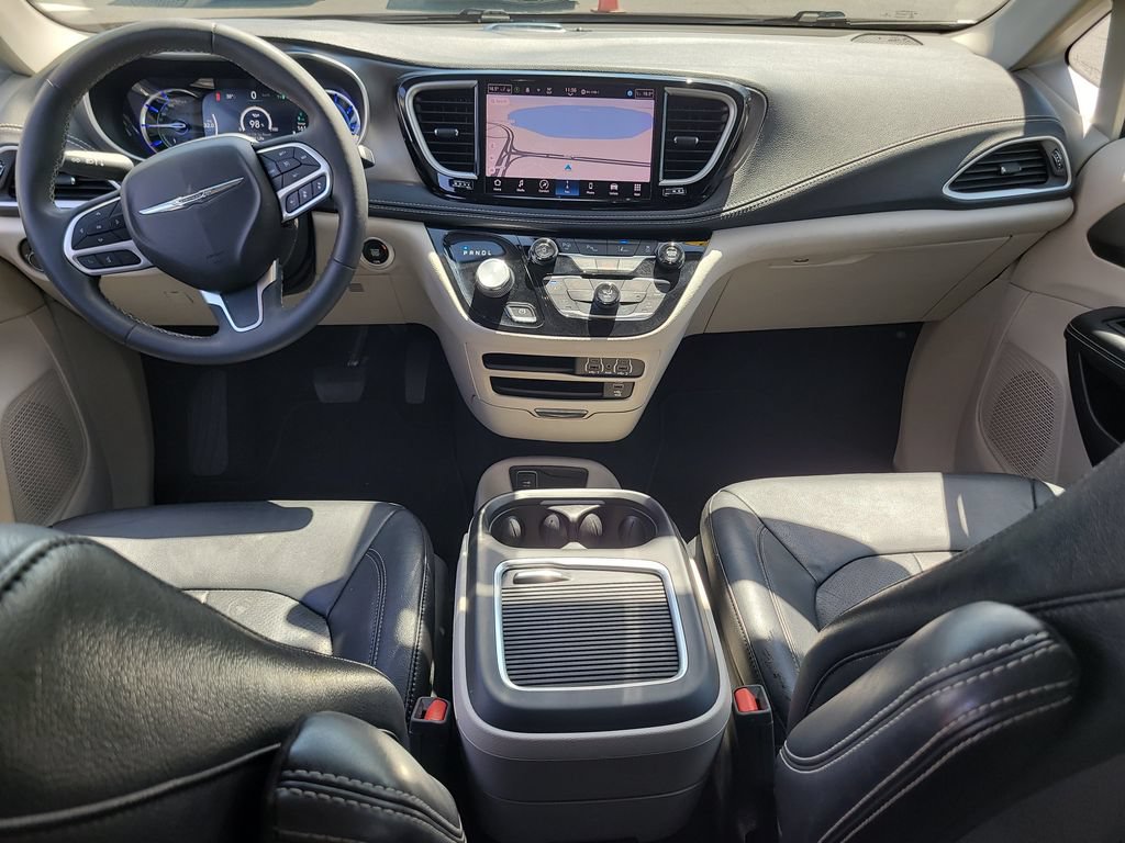 Used 2022 Chrysler Pacifica Touring-L w/ Uconnect Theater Family Group FWD image 15