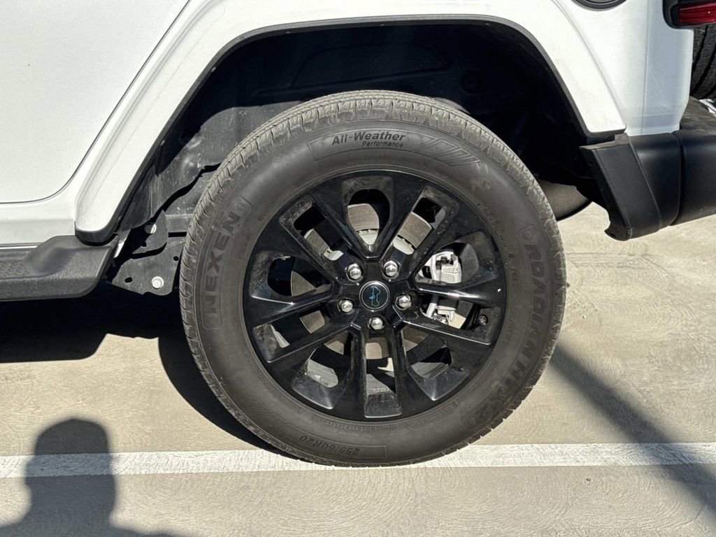 Used 2024 Jeep Wrangler Unlimited Sahara w/ Technology Group image 12