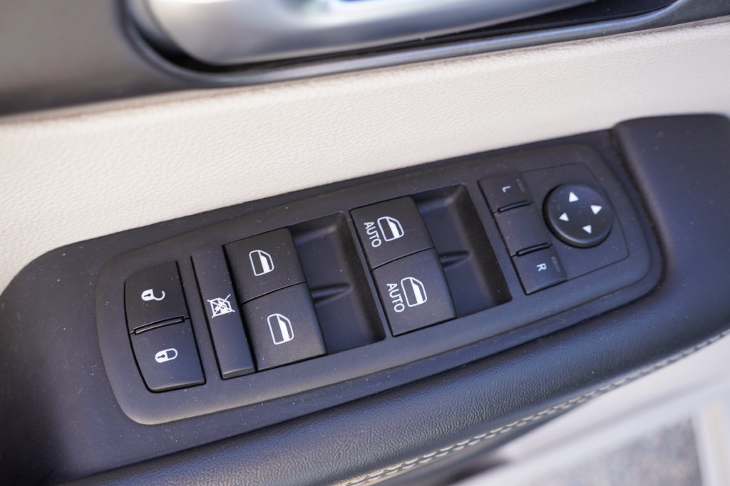 Used 2024 Chrysler Pacifica Limited FWD image 26