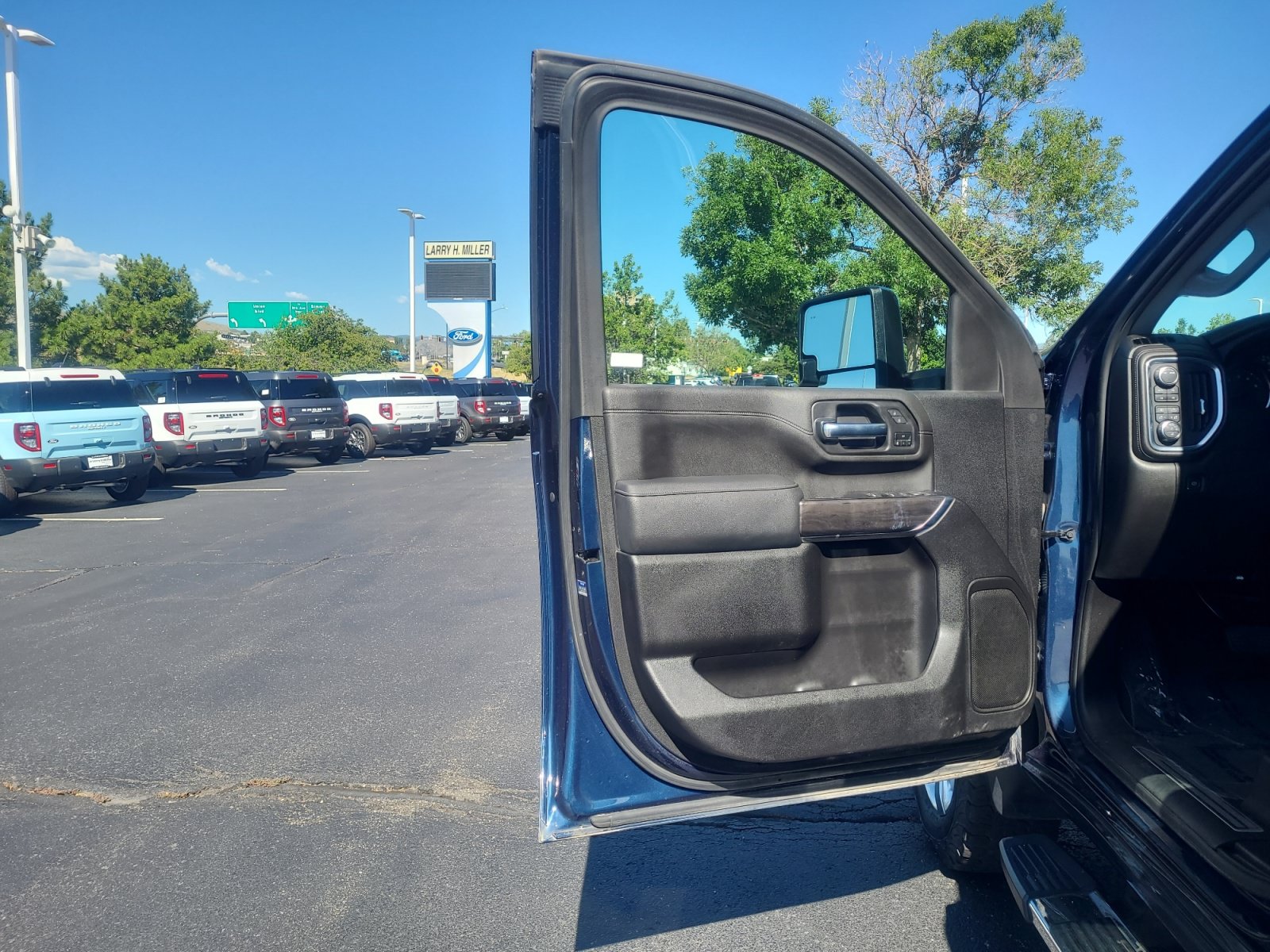 Used 2022 Chevrolet Silverado 2500 LTZ w/ LTZ Plus Package AWD/4WD image 13