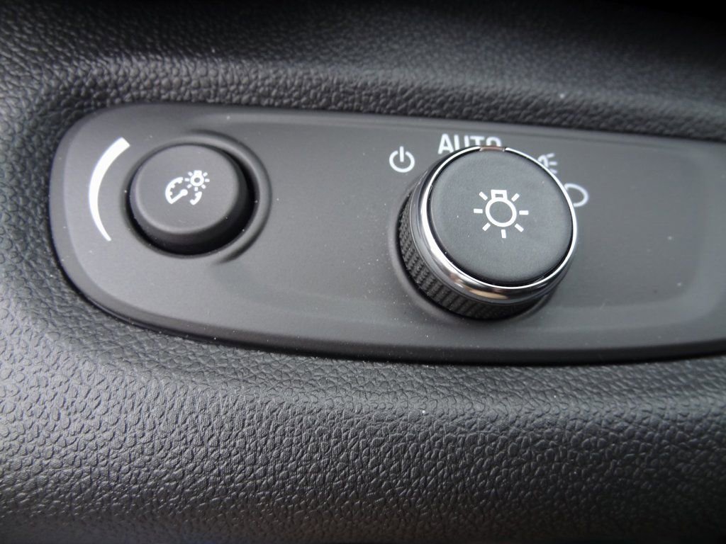 Used 2026 Chevrolet Trax ACTIV w/ Sunroof Package image 9