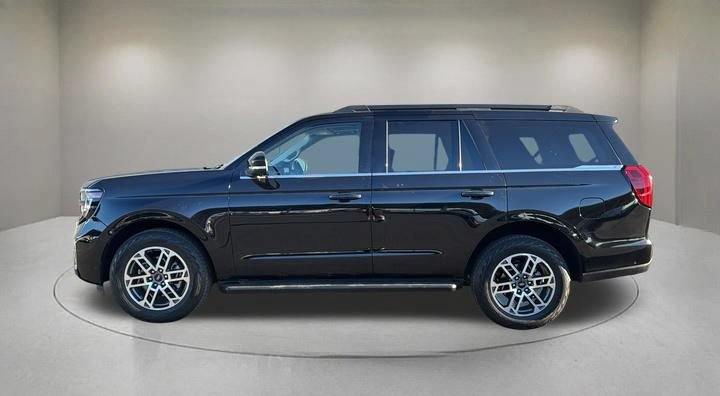 Certified 2025 Ford Expedition Active AWD/4WD image 5