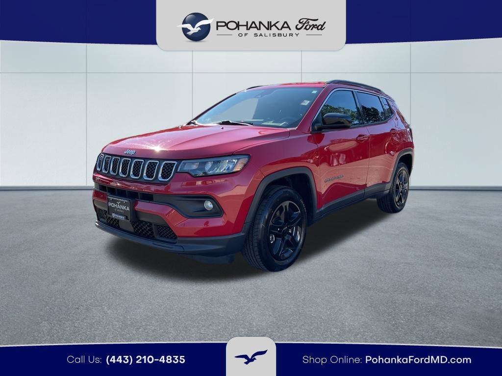 Used 2024 Jeep Compass Latitude AWD/4WD image 2