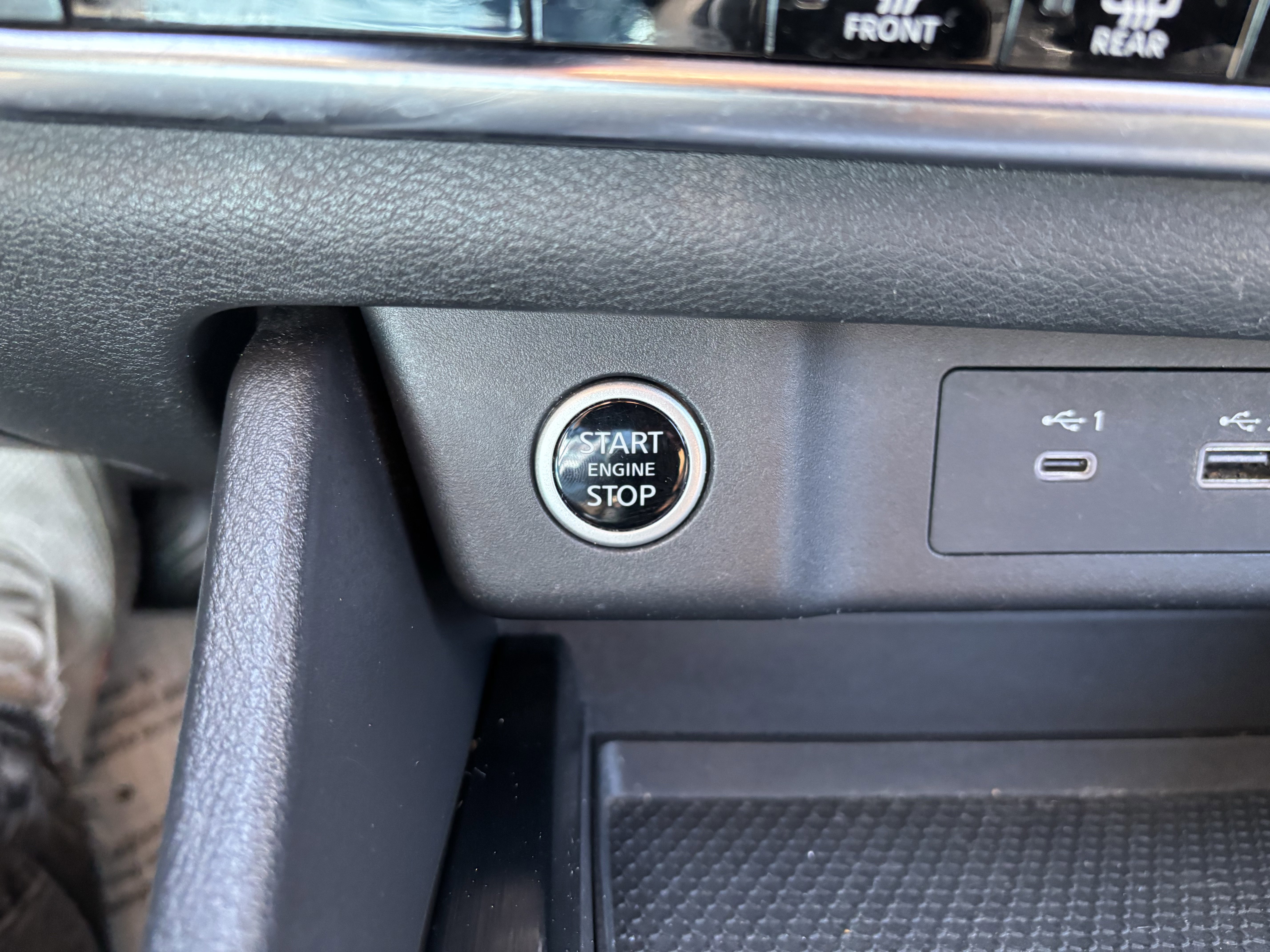 Used 2023 Nissan Rogue SV image 32