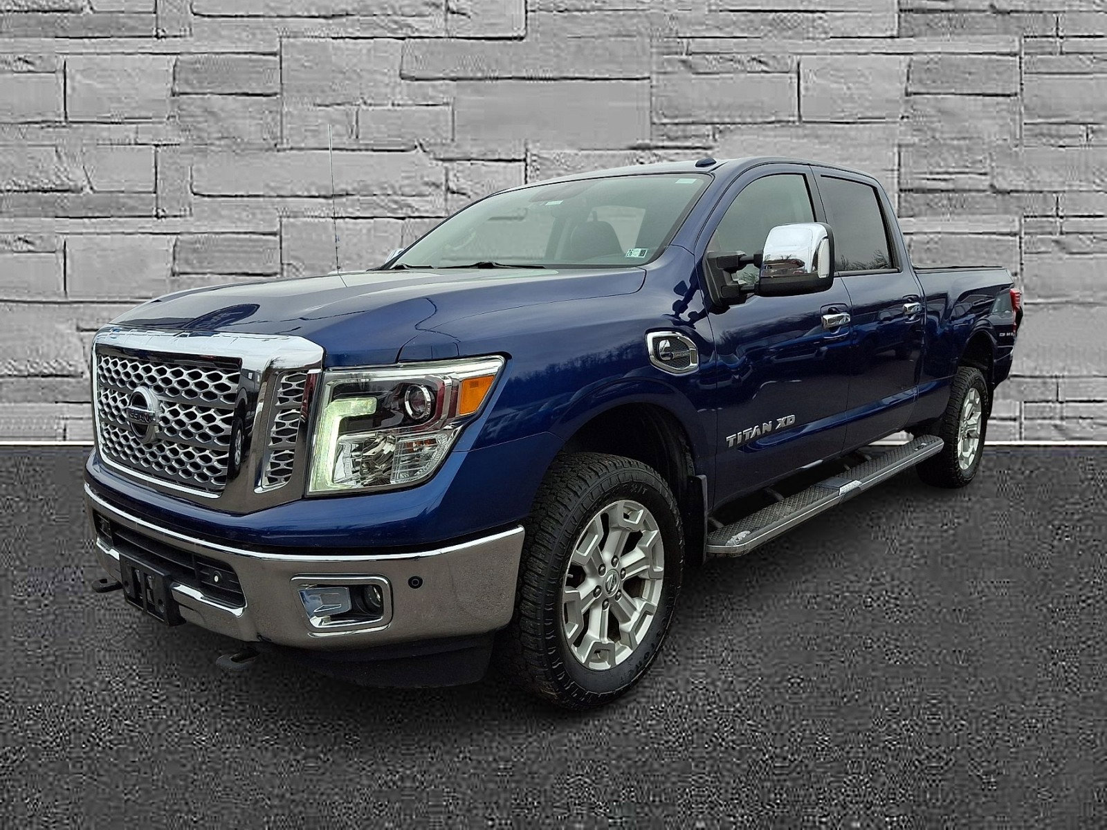 Used 2017 Nissan Titan SL AWD/4WD image 4