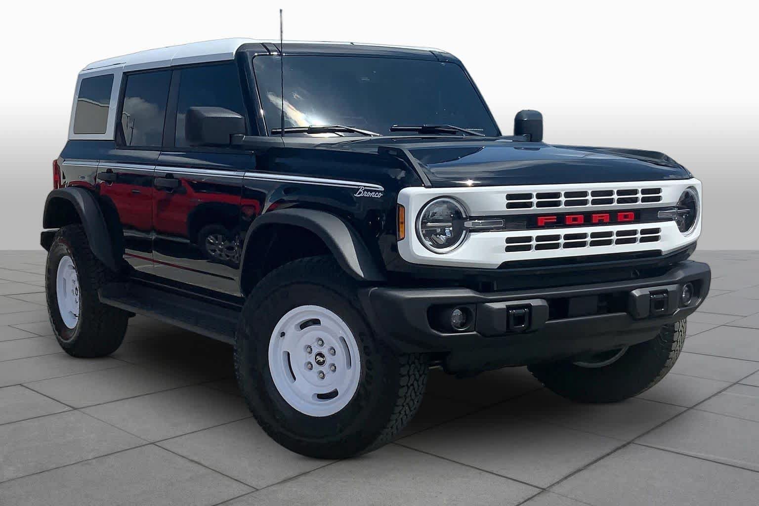 Certified 2026 Ford Bronco Heritage Edition AWD/4WD image 3
