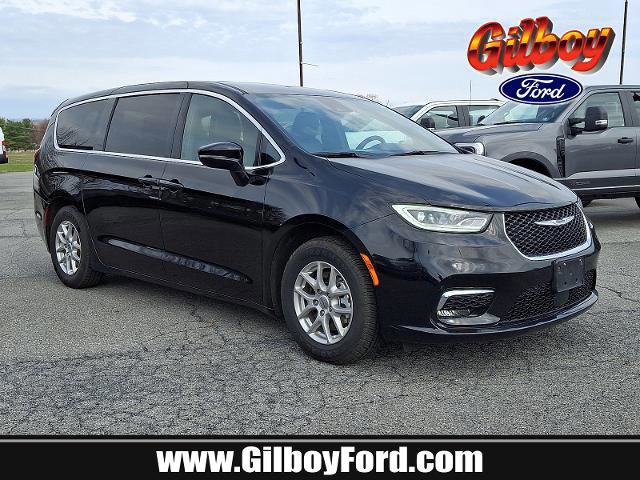 Used 2025 Chrysler Pacifica Select image 6