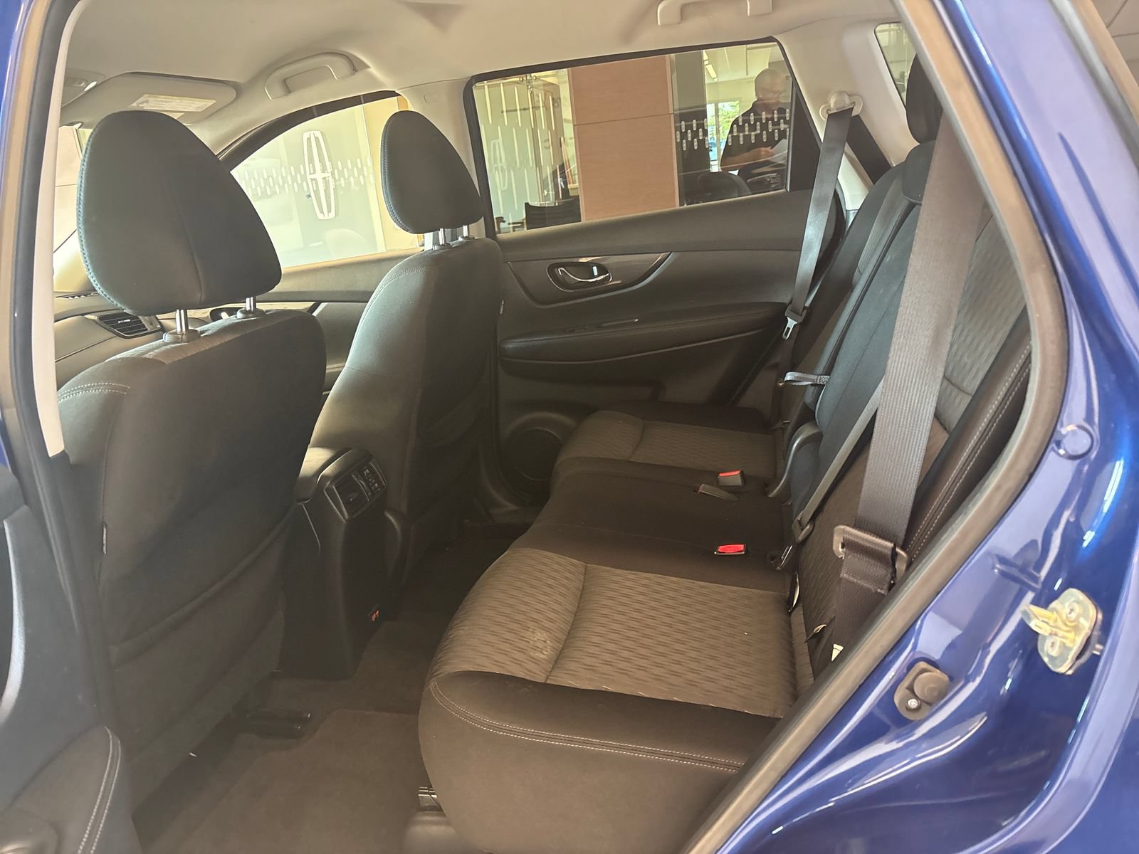 Used 2020 Nissan Rogue SV FWD image 11