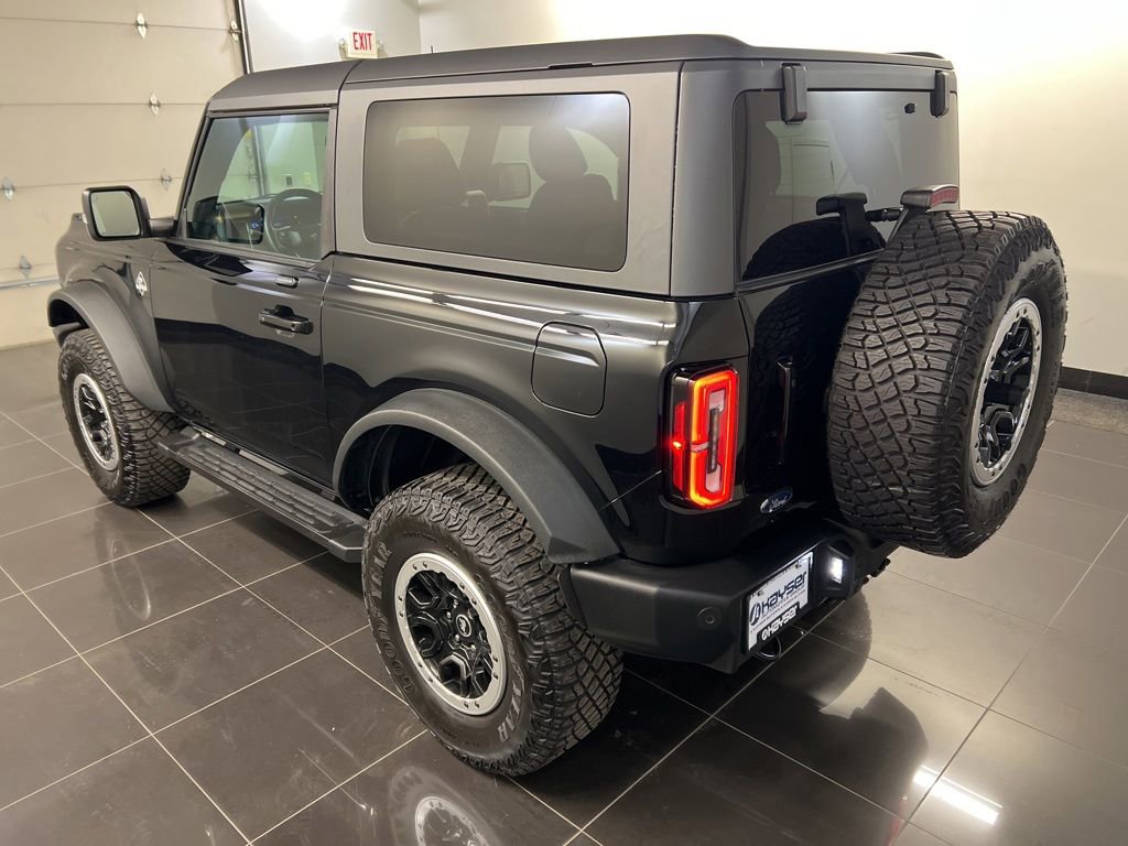 Certified 2022 Ford Bronco Outer Banks w/ Sasquatch Package AWD/4WD image 4